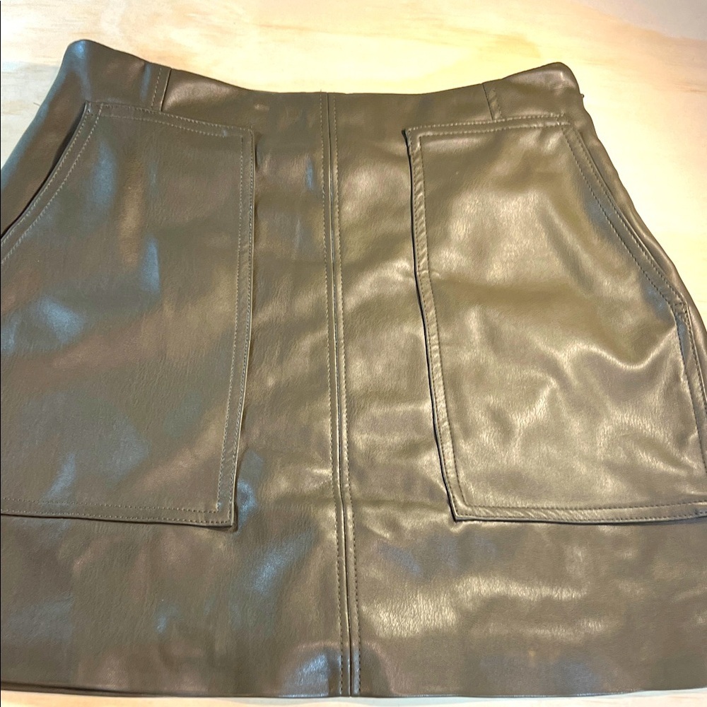 H&M Mute Green Leather Mini Skirta